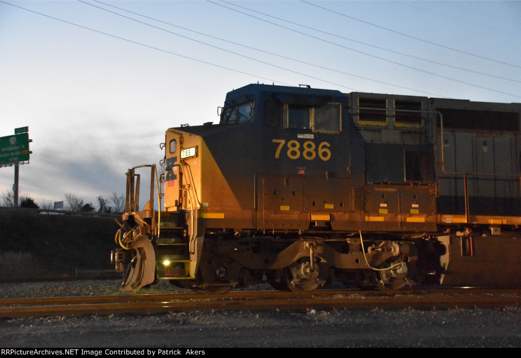 CSX 7886 